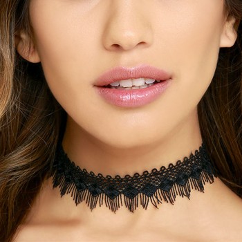 Collar lace with fringes